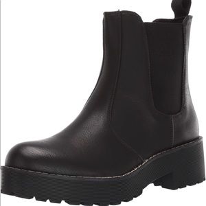 Women’s Chelsea boots